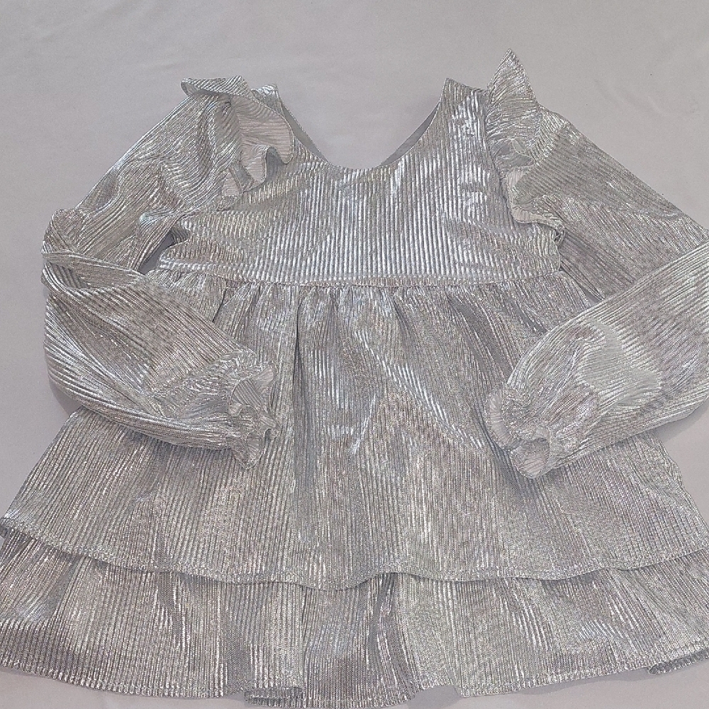 Tahari Shiny Silver Kids Top .Size 10 .Girls 9 TO 10 years Old .